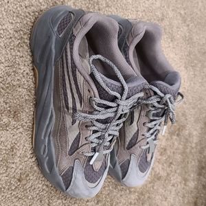 Yeezy Boost 700 V2 - Geode - Like New Sneakers